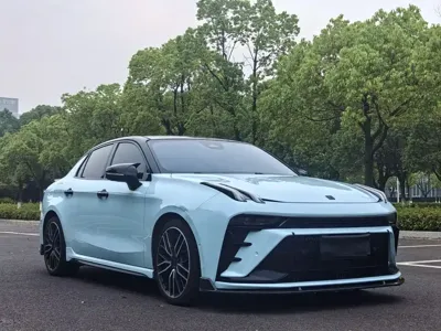 Lynk & Co 03