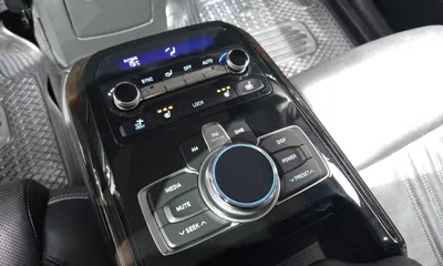 Genesis EQ900
