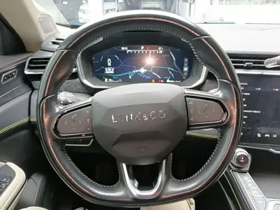Lynk & Co 05