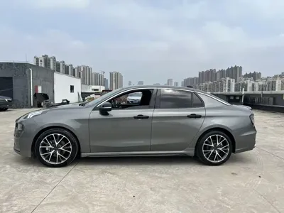 Lynk & Co 03