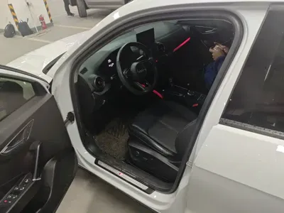 Audi Q2L