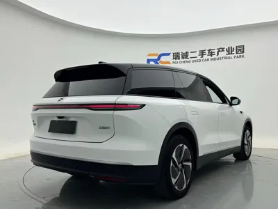 Nio ES8
