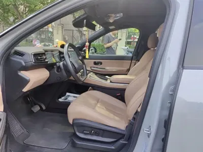 Nio ES8