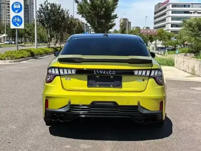 Lynk & Co 03