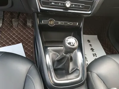Roewe i5