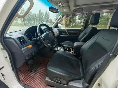 Mitsubishi Pajero (Import)