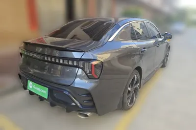 Lynk & Co 03