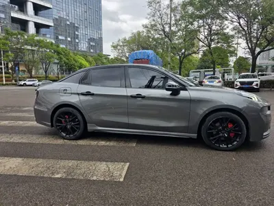 Lynk & Co 03