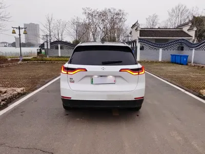 Nio ES8