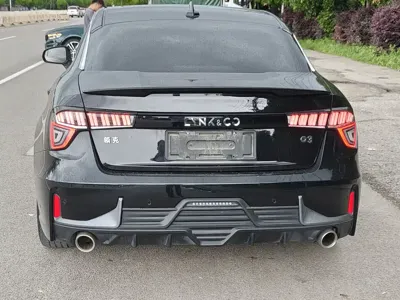 Lynk & Co 03