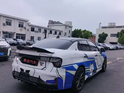 Lynk & Co 03