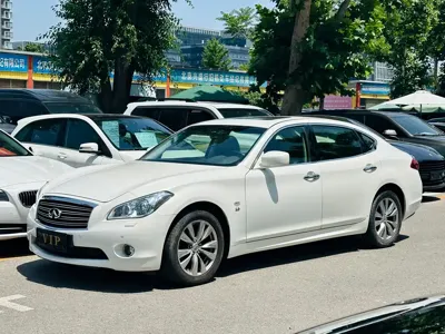 Infiniti Q70