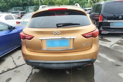 Infiniti QX70