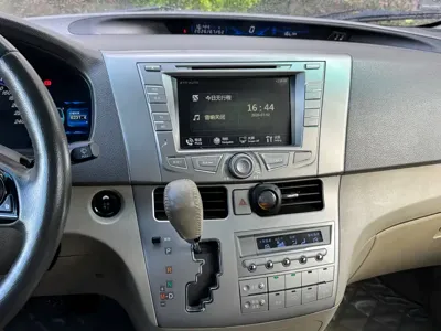 BYD M6