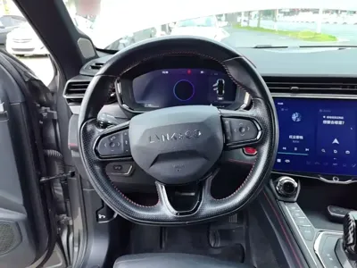Lynk & Co 05