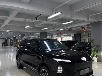 Nio ES8