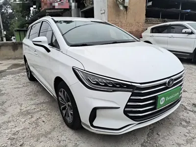 BYD MAX
