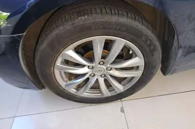 Infiniti Q70