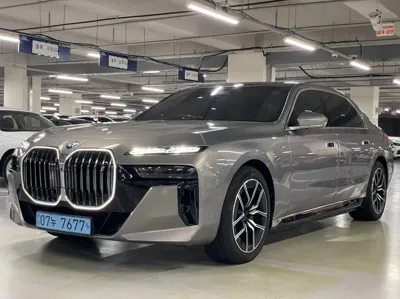 BMW i7
