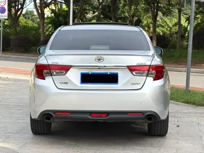 Toyota Reiz