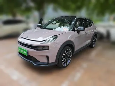 Lynk & Co 06