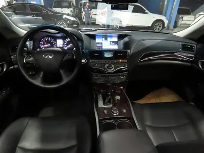 Infiniti Q70