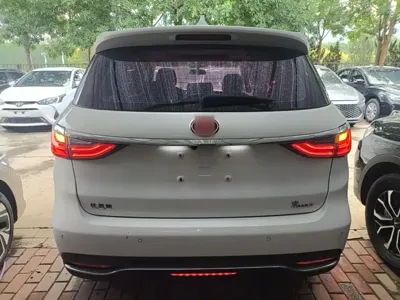 BYD MAX