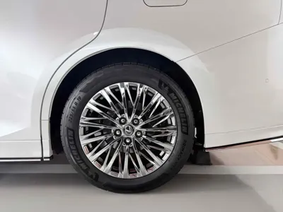 Lexus LM