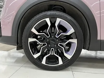 Lynk & Co 06