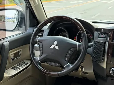 Mitsubishi Pajero (Import)
