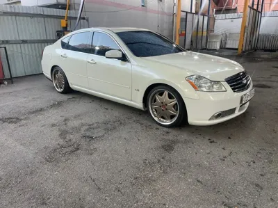 Infiniti M