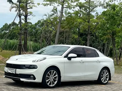 Lynk & Co 03
