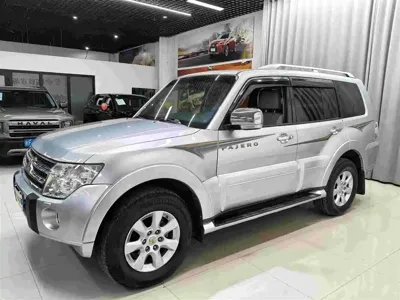Mitsubishi Pajero (Import)