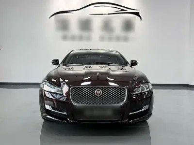 Jaguar XJ