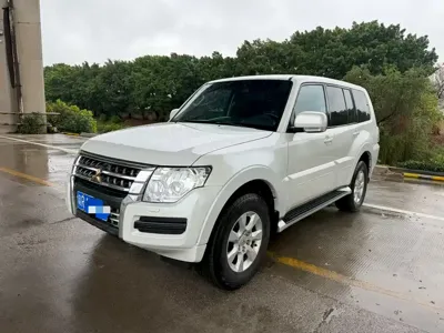 Mitsubishi Pajero (Import)