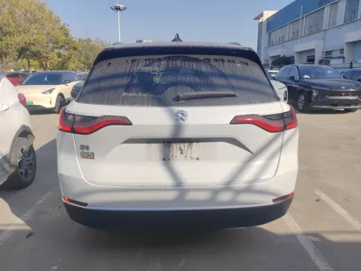 Nio ES8
