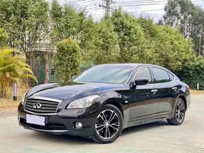 Infiniti M