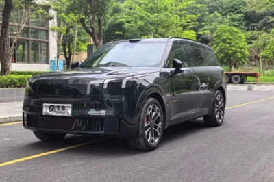Lynk & Co 900