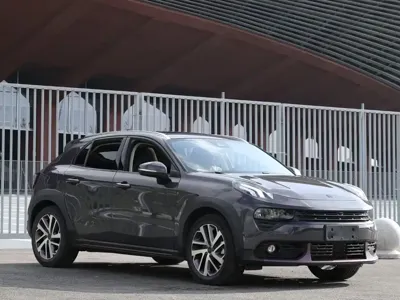 Lynk & Co 02
