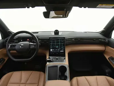 Nio ES8