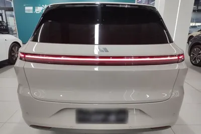 Li Auto L6