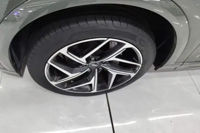 Audi Q6L e-tron