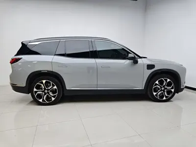 Nio ES8