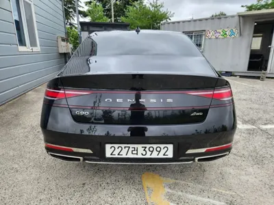 Genesis G90