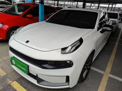 Lynk & Co 03
