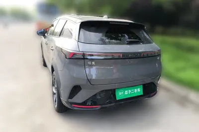 Lynk & Co 06