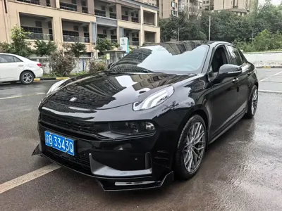 Lynk & Co 03