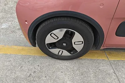 Baojun E300