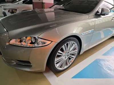 Jaguar XJ