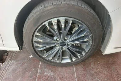 Dongfeng Aeolus Yixuan MAX